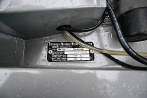 Image 33/64 of BMW 320&#x2F;4 (1977)