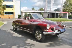 Image 2/21 de Citroën DS 19 Chapron (1961)