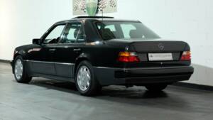 Bild 3/40 von Mercedes-Benz E 500 (1993)