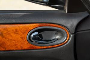 Bild 44/50 von Jaguar XJ 8 Executive (1997)