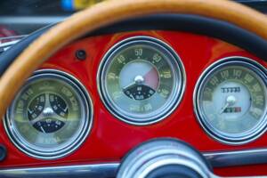 Image 10/50 of Alfa Romeo Giulia 1600 Spider (1963)