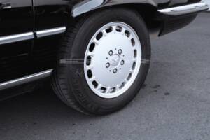 Image 13/23 of Mercedes-Benz 560 SL (1989)
