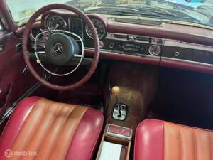 Image 17/40 of Mercedes-Benz 280 SL (1970)