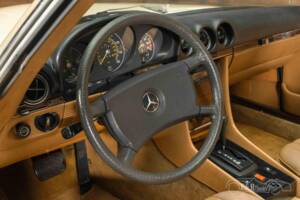 Immagine 15/29 di Mercedes-Benz 380 SL (1983)