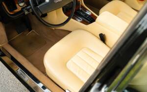 Image 15/37 of Daimler Double Six (1992)