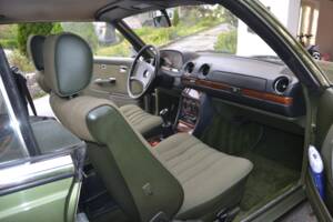 Bild 7/11 von Mercedes-Benz 230 CE (1983)