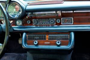 Imagen 150/199 de Mercedes-Benz 280 SE 3,5 (1971)