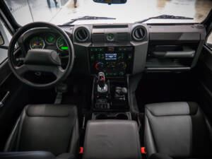 Bild 18/36 von Land Rover Defender 90 Works V8 &quot;70th Edition&quot; (2015)