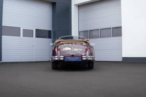 Image 13/32 de Jaguar XK 140 OTS (1955)
