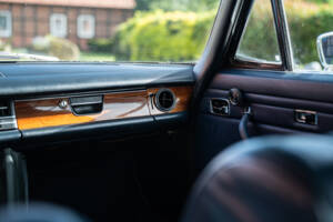 Image 35/40 of Mercedes-Benz 250 CE (1970)