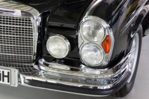 Image 33/99 of Mercedes-Benz 280 SE 3,5 (1971)