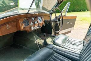 Image 22/50 of Jaguar XK 120 DHC (1954)