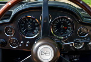 Image 19/28 of Aston Martin DB 6 Mk II Volante (1970)