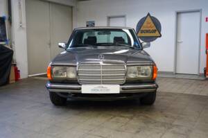 Image 5/36 de Mercedes-Benz 280 E (1982)
