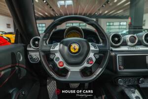 Bild 16/25 von Ferrari California T (2014)