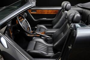 Immagine 6/17 di Aston Martin Virage Volante (1994)