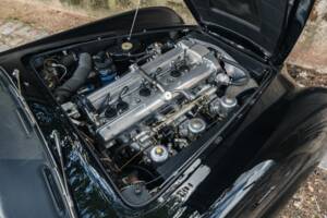Image 12/33 of Aston Martin DB 5 Volante (1964)