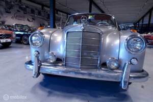 Image 4/12 de Mercedes-Benz 220 S Cabriolet (1959)
