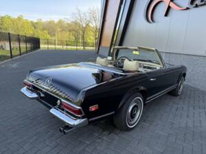 Bild 8/38 von Mercedes-Benz 280 SL (1969)
