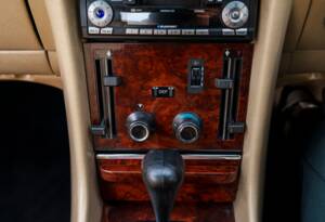 Imagen 20/28 de Mercedes-Benz 380 SL (1985)