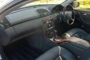 Image 25/50 of Mercedes-Benz CL 500 (2002)