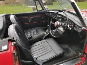 Image 22/58 of MG MGB (1968)