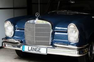 Image 35/76 de Mercedes-Benz 220 S b (1963)