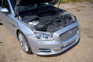 Bild 35/50 von Jaguar XJ 5.0 (2012)