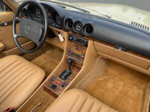 Image 13/31 of Mercedes-Benz 560 SL (1986)