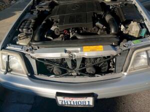 Image 36/40 of Mercedes-Benz SL 500 (1996)
