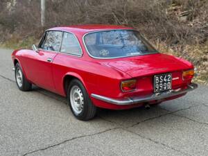 Immagine 13/48 di Alfa Romeo Giulia GT 1300 Junior (1972)