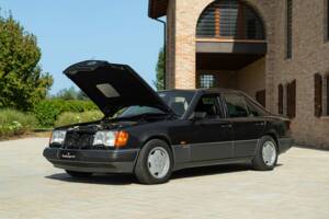 Bild 49/50 von Mercedes-Benz 300 E-24 (1989)
