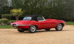 Image 3/50 de Jaguar E-Type (1967)
