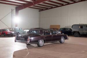 Image 8/58 of Cadillac Brougham Elegance (1988)