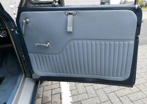 Image 34/50 of Morris Minor 1000 Traveller (1969)