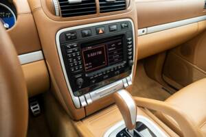 Image 19/25 of Porsche Cayenne Turbo (2008)