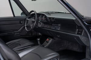 Image 22/24 of Porsche 911 Carrera (1993)