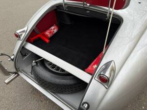 Image 46/50 of Jaguar XK 120 OTS (1953)