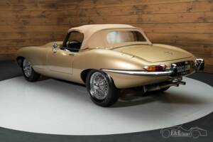 Image 9/18 de Jaguar E-Type (1967)