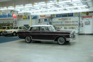Image 15/50 of Mercedes-Benz 300 SE lang (1965)
