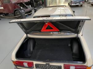 Afbeelding 10/40 van Mercedes-Benz 230 E (1983)