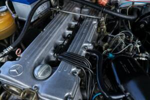 Image 37/50 de Mercedes-Benz 280 SLC (1976)