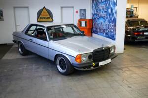 Immagine 2/40 di Mercedes-Benz 280 CE (1980)