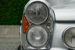 Image 30/95 of Mercedes-Benz 280 SE 3,5 (1970)