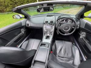 Immagine 24/28 di Aston Martin DB 9 (2009)