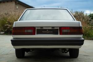 Image 14/50 de Volvo 780 Bertone 2.4 TD (1987)