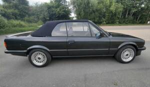 Immagine 4/53 di BMW 320i (1989)