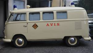Image 1/30 of Volkswagen T1 minibus (1962)