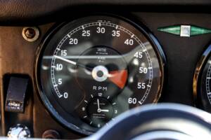 Image 32/41 de Jaguar E-Type (1968)
