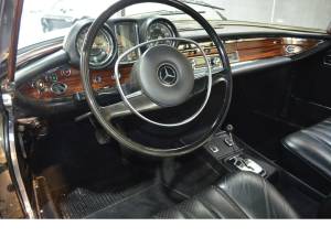 Immagine 14/48 di Mercedes-Benz 280 SE 3,5 (1971)
